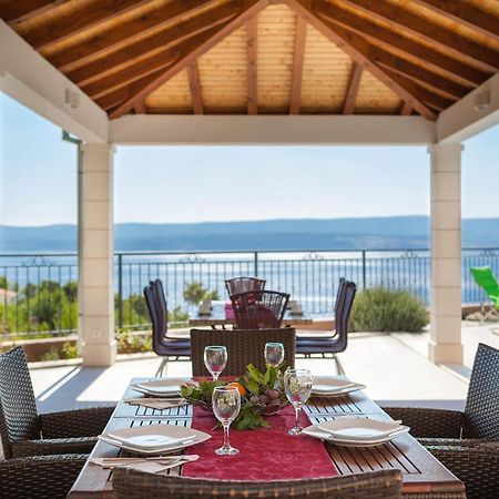 Beachfront Apartments Lara Omiš Exteriör bild