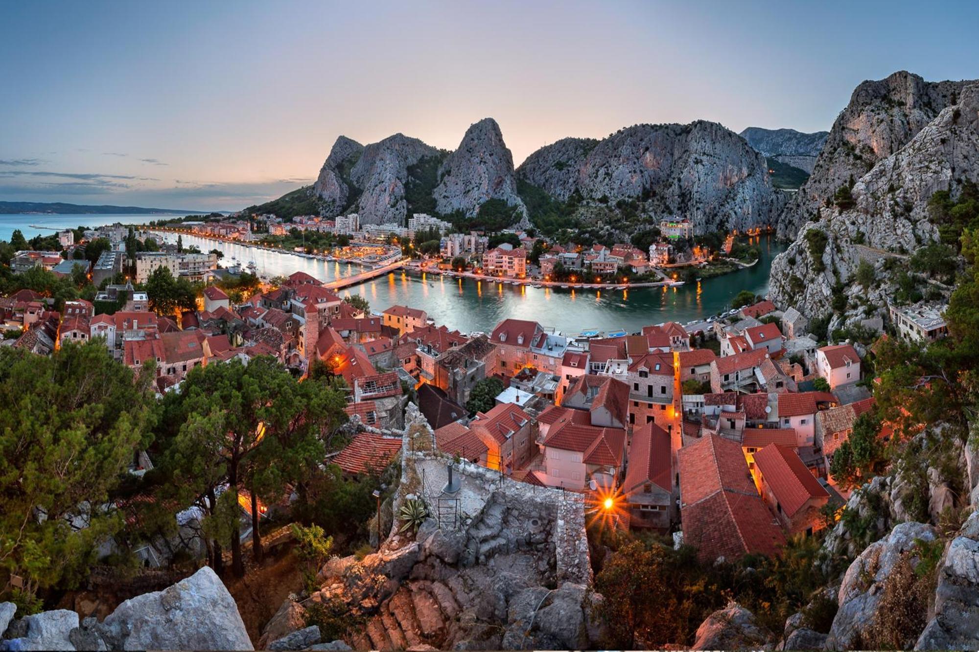 Beachfront Apartments Lara Omiš Exteriör bild