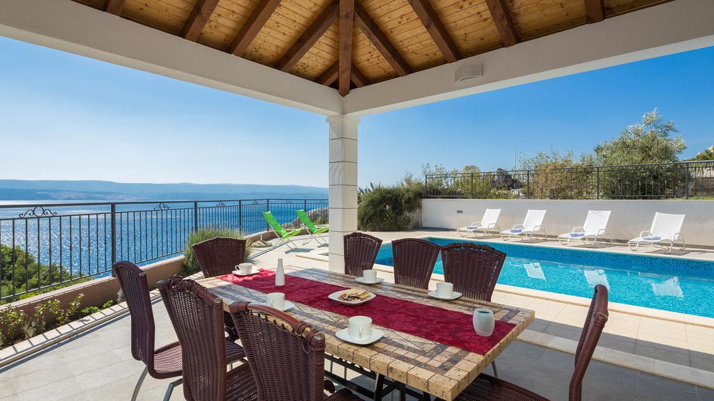 Beachfront Apartments Lara Omiš Exteriör bild