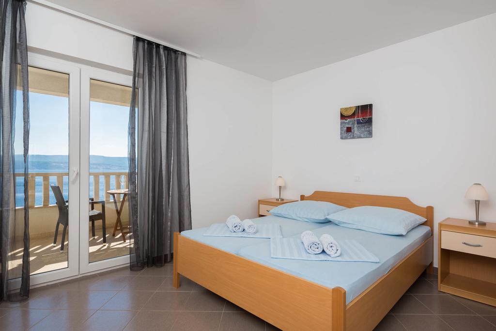 Beachfront Apartments Lara Omiš Exteriör bild