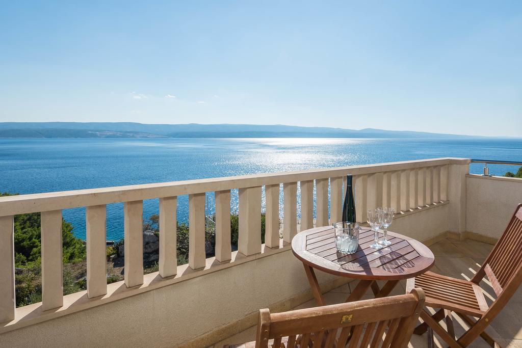 Beachfront Apartments Lara Omiš Exteriör bild
