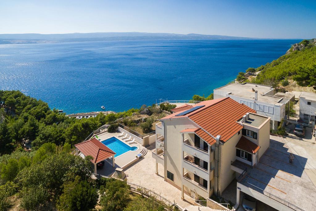 Beachfront Apartments Lara Omiš Exteriör bild