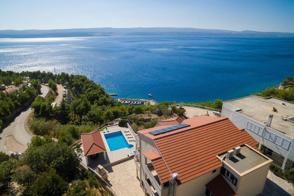 Beachfront Apartments Lara Omiš Exteriör bild