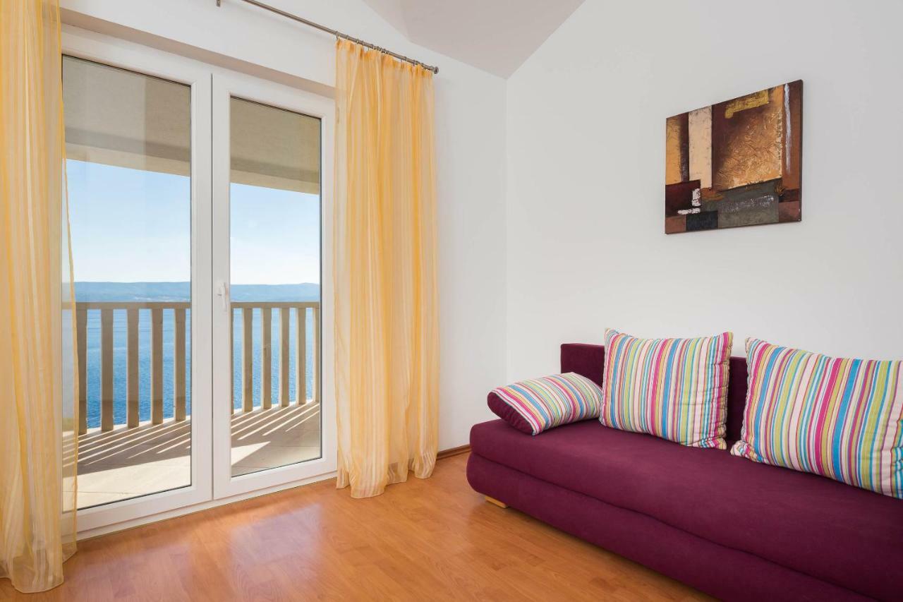 Beachfront Apartments Lara Omiš Rum bild